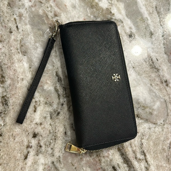 Tory Burch Handbags - Tory Burch large zip wallet wristlet NWT